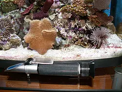 pce-instruments-handheld-refractometer-pce-0100-salinity-54316_664099.webp